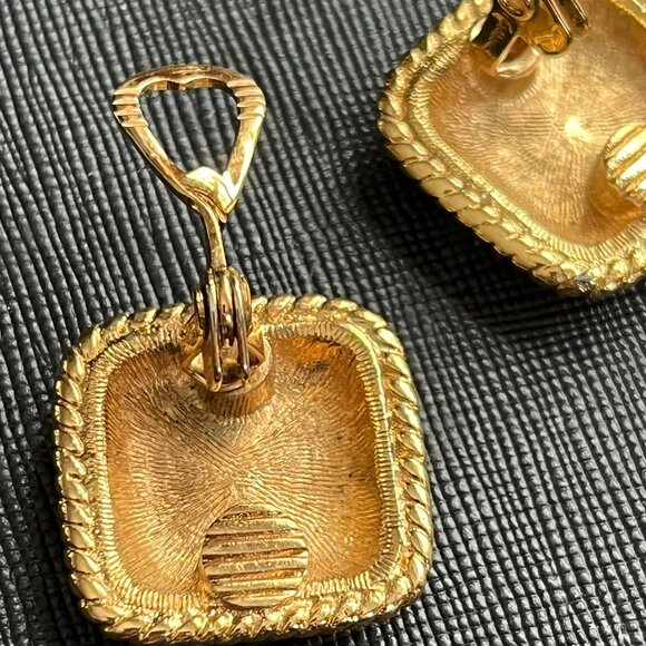 Vintage Monet Square Golden Tone Clip On Earrings - Picture 9 of 9